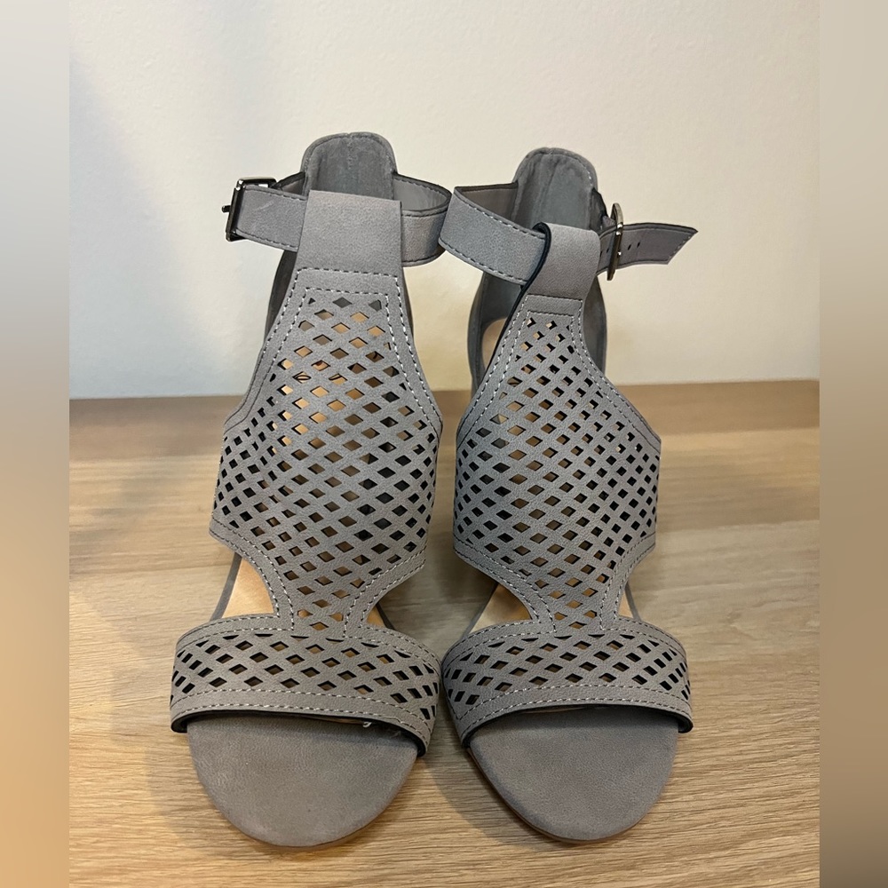 Euc Size 7.5 Block Heel - image 2